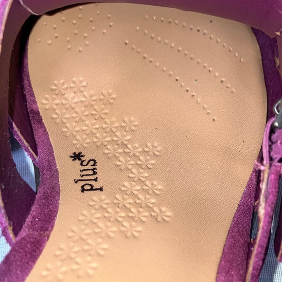 Clark’s women’s size 7 purple Wedge Sandals with Patterned Heel - Picture 11 of 16